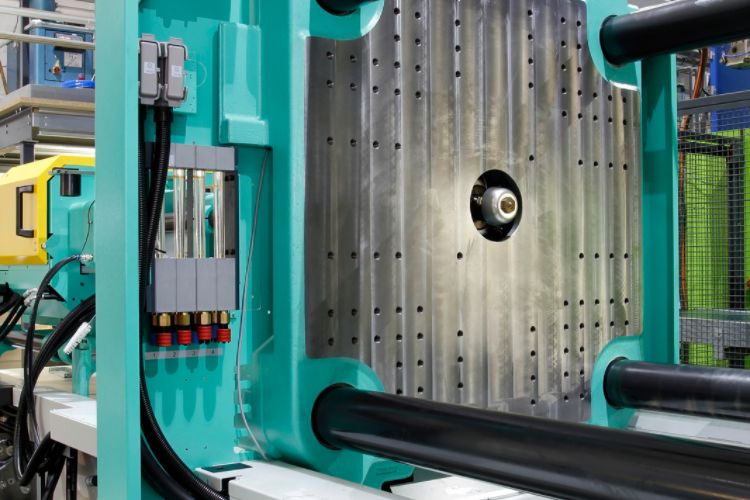 maquina de inyeccion de plastico